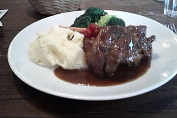 an image of a plate of food - lamb shank with mashed potatoes and broccoli