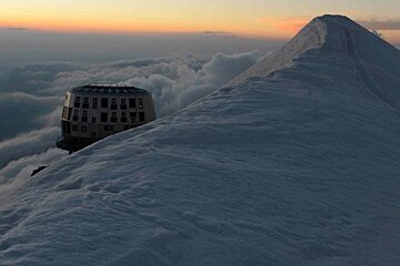 Refuge du Gouter sunrise