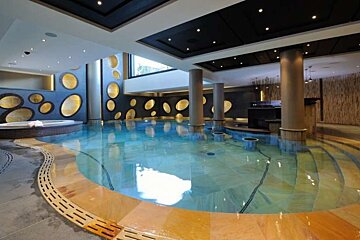 chalet equipped with swimming pool