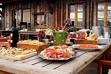 An image of the Restaurant La Paika at Hotel La Marmotte, Les Gets