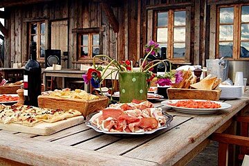 An image of the Restaurant La Paika at Hotel La Marmotte, Les Gets