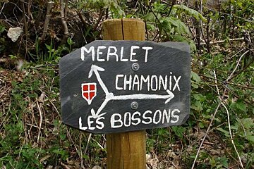 Hiking sign to Merlet