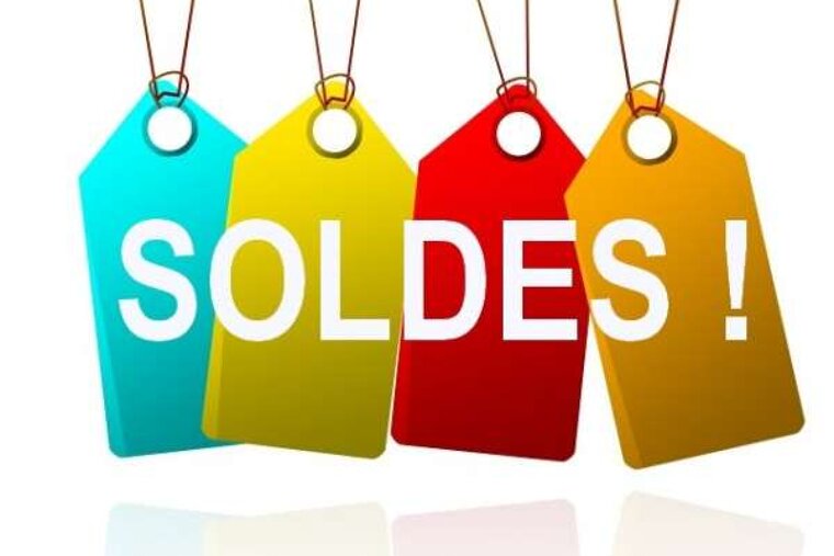 Four colorful tags with the word soldes written on them