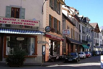 An image of Bourg d'Oisans town centre and shops