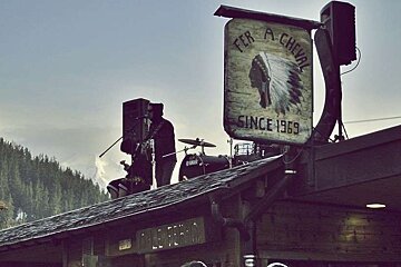 Live music on the roof at Fer a Cheval