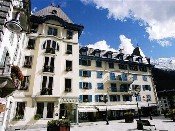 exterior of grand hotel des alpes