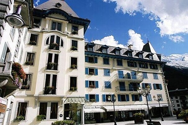 exterior of grand hotel des alpes