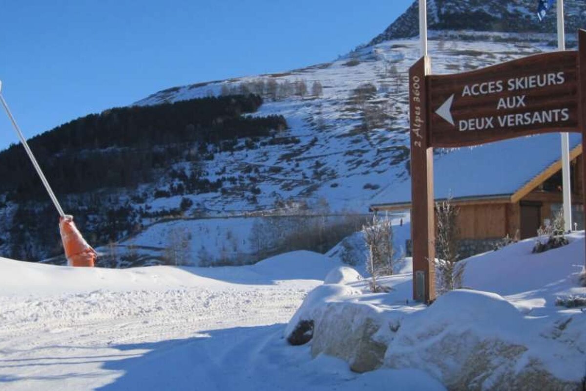 Petit Aiguille car park