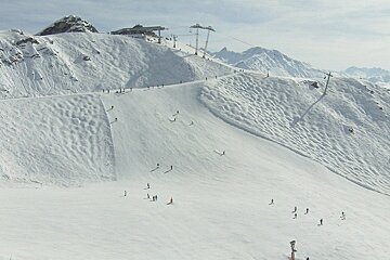 skiers-top of La Chaux Express