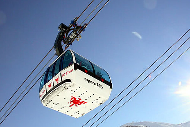 A ski lift that says espace killy on it