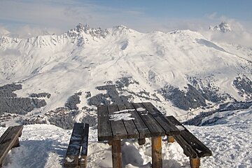Picnic table and view of Saulire
