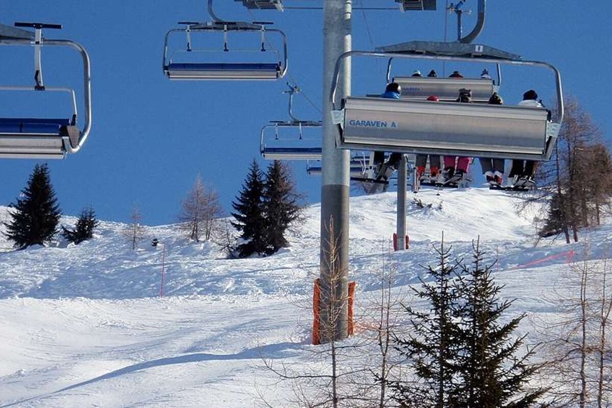Crowd of skiers near chair lift