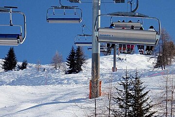Crowd of skiers near chair lift