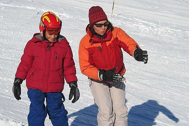 An image of ski & snowboard instructor Anne Bosvieux skiing in Chamonix Mont Blanc