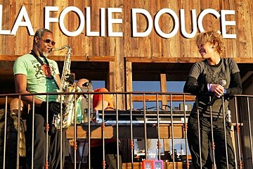 An image of the saxophonist at La Folie Duce