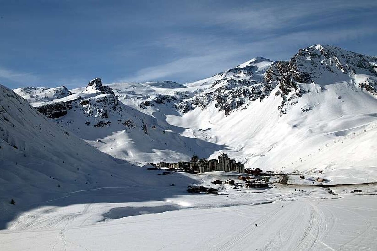 An image of the ski slopes & resort of Tignes