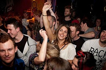 An image of people dancing at a Winter Sessions party in Chamonix Mont Blanc