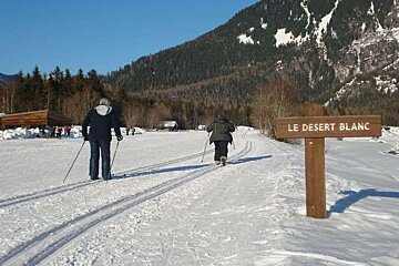 Classic cross country skiers in Chamonix ski de fond desert blanc