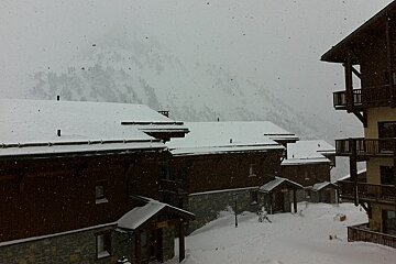 Snowing in Arc 2000, mountain barely visible in background