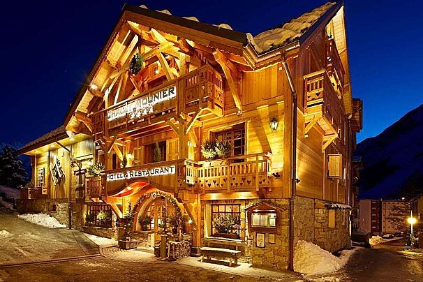 Hot hotels in Les 2 Alpes for winter exterior
