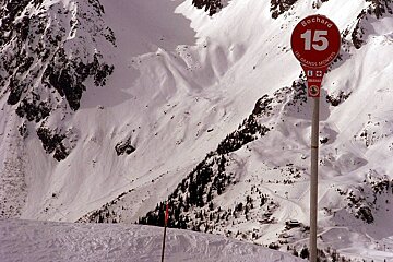 A red sign with the number 15 on it