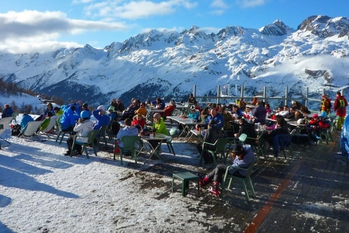 Restaurant terrace full ofpeople on Grands Montets