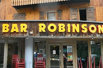 Photo of front of Bar Robinson, Morzine