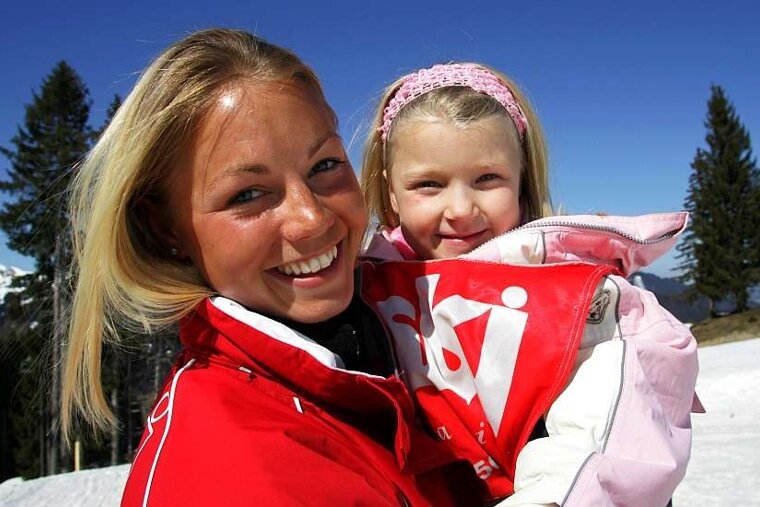 An image of a Ski Famille nanny with a child, Morzine, Les Gets, Val Thorens, Reberty