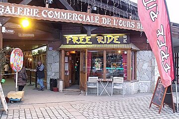 A building with a sign that says free ride pub