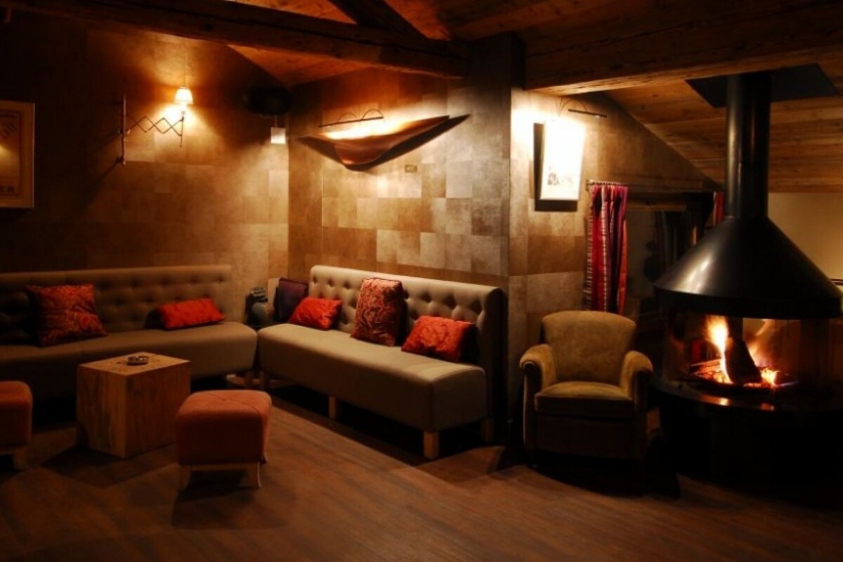 lounge area and fire at bar in Verbier
