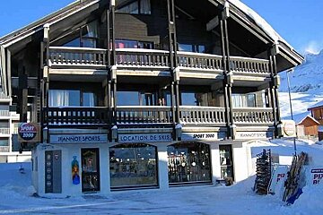A building with a sign that says jeannot sports