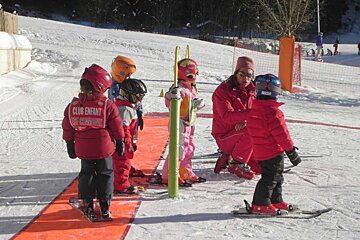 children learning to ski with instructor