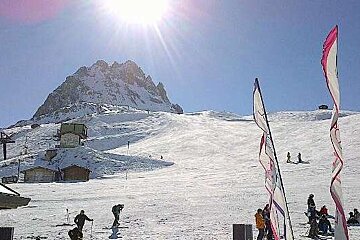 Quiet pistes and blistering sunshine!