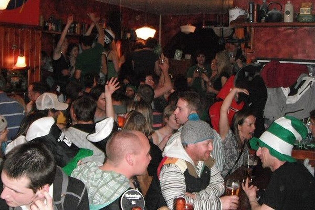 An image of a crowded Irish pub in Chamonix Mont Blanc