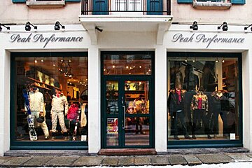 The front of a store called peak performance