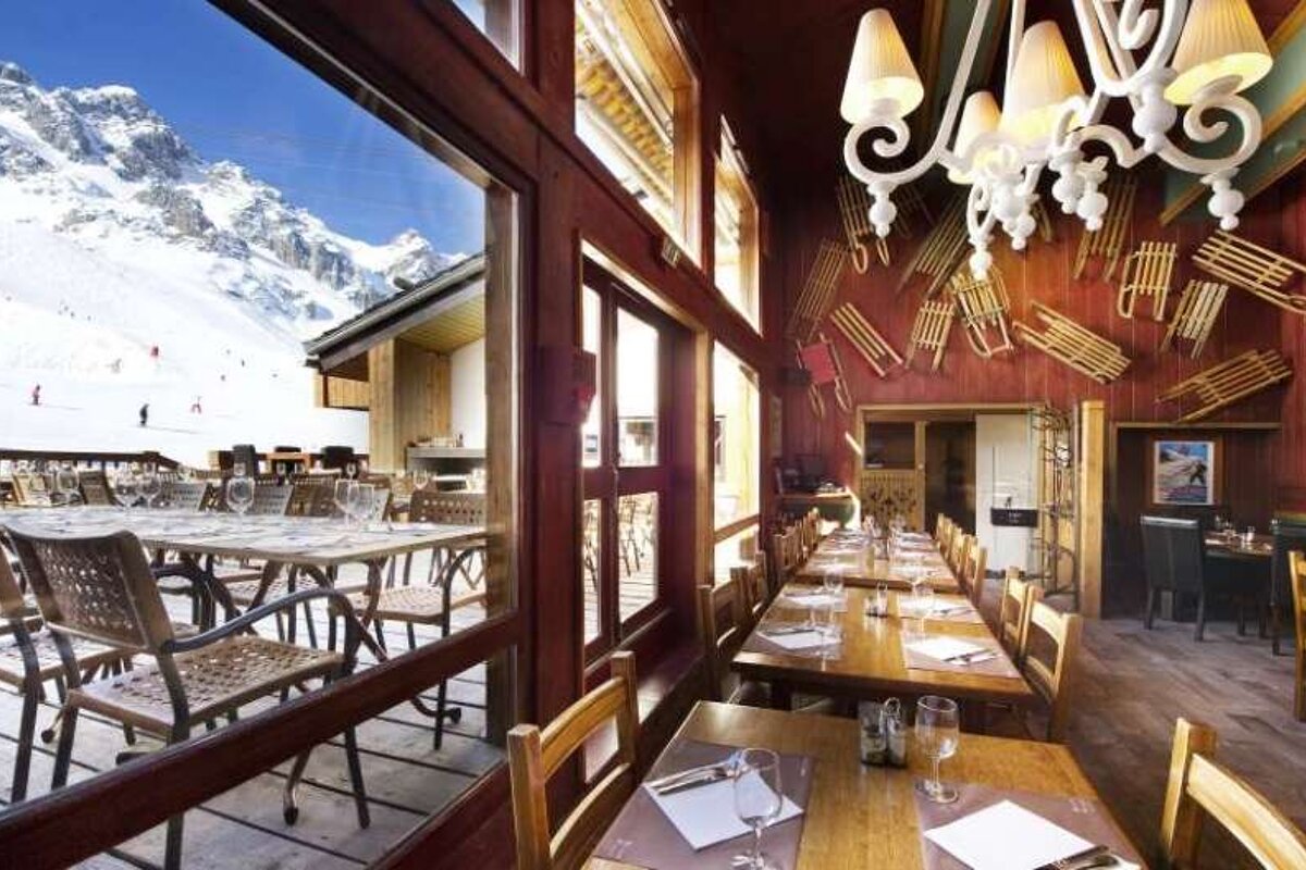 An image of the dining room and terrace at Restaurant Les Verdons, Courchevel 1850