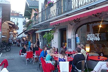 An image of people eating and drinking at bars and restaurants in Chamonix Mont Blanc