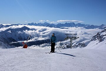 An image of a skier above the clouds in Orelle