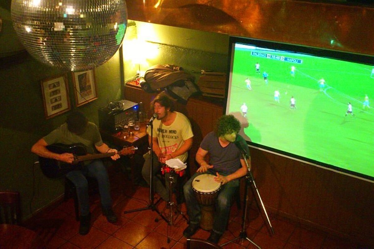 An image of an apres ski band playing at Jekyll bar in Chamonix Mont Blanc
