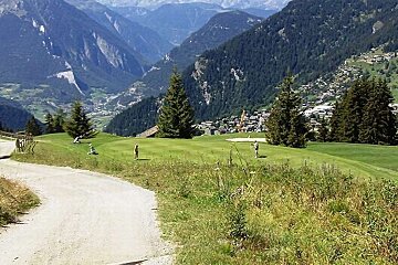 An image of golfers in Verbier