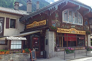 An image of restaurants in the summer in Chamonix Mont Blanc