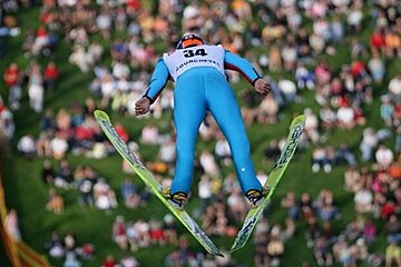 Thousands gather to watch ski jumpers in action