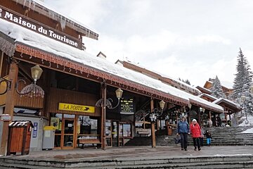 Tourist office and post office in Meribel