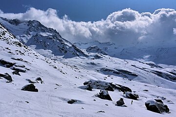 An image of the off-piste area at the top of Grand Fond