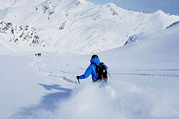 An image of clients skiing off piste with Bureau des Guides de Meribel