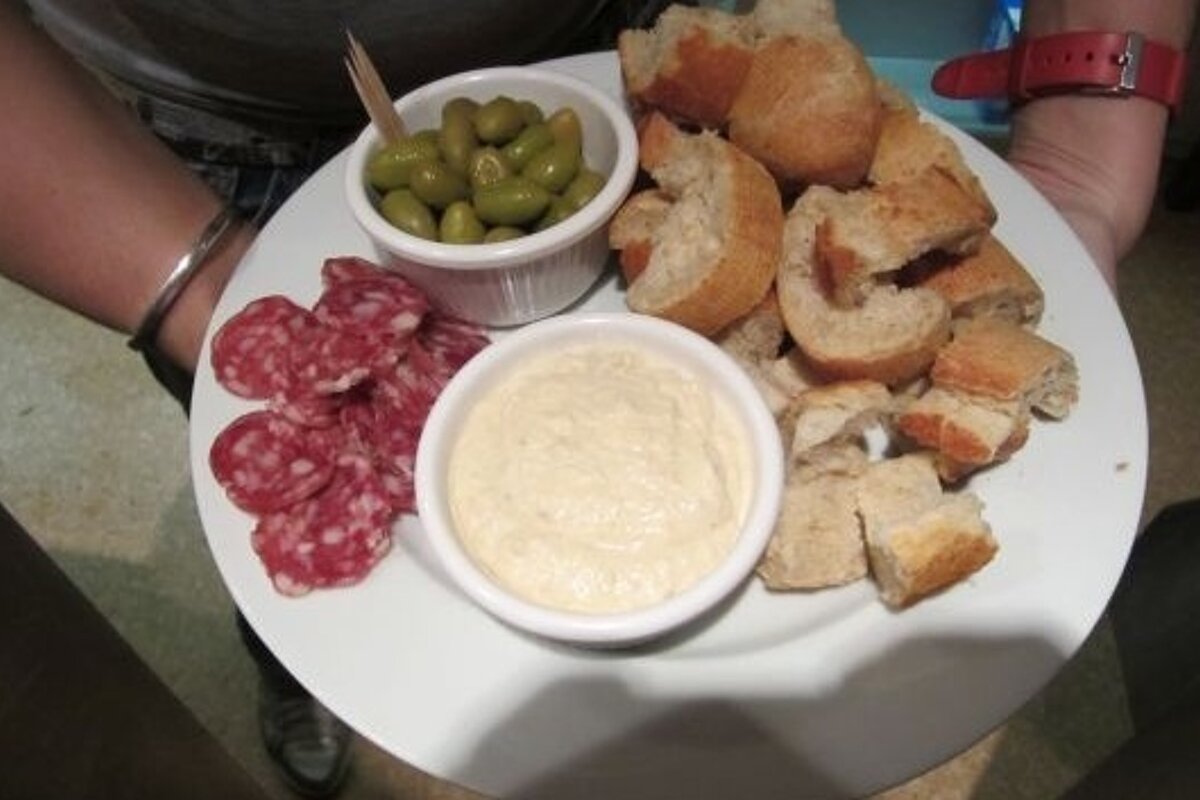 Plate of salami, houmous and olives with bread