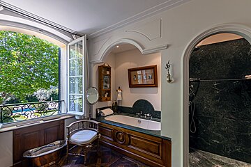 A bathroom with a bathtub and a mirror