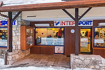A store front with a sign that says ' intersport ' on it