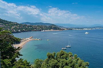 A large body of water with boats in it and mountains in the background