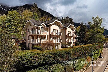 A building with the word mountain base on it